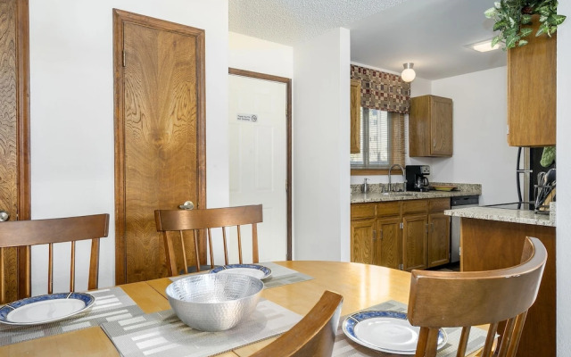 Shadow Run E109 - 2 Br Condo