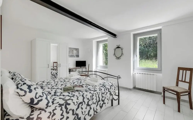 Iris Apartment