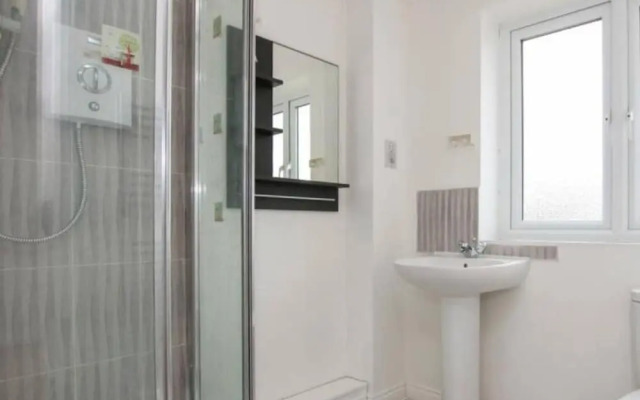 Colchester Retreat 4BR 2bath Ample Street Parking