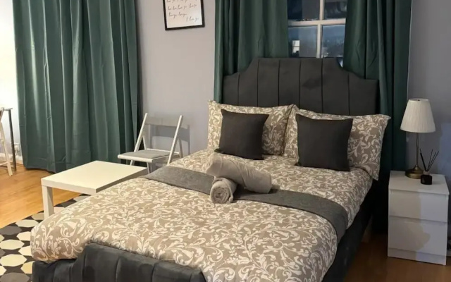 Studio - Sleeps 2 - Parking - Close to Paddington
