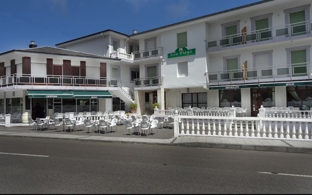 Отель Hostal Isla Playa Испания, Арнуэро - отзывы, цены и фото номеров - забронировать отель Hostal Isla Playa онлайн вид на фасад