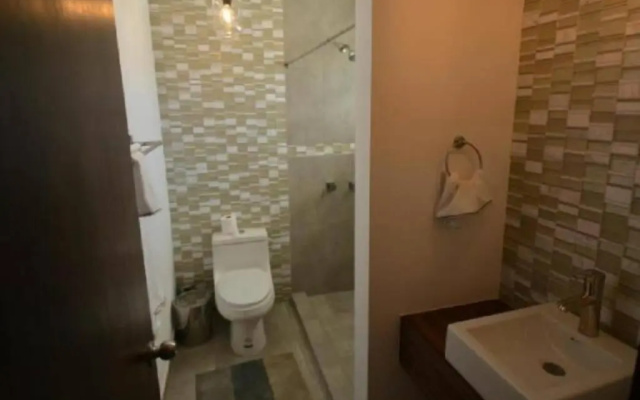 Lovely 3BR condo with Pool FREE Parking