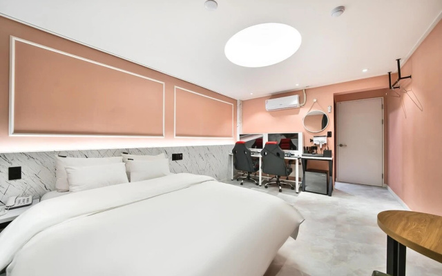 Hotel Daily