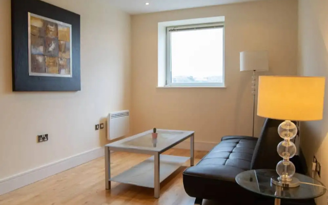 Top Floor Shoreditch Apartment with City Views