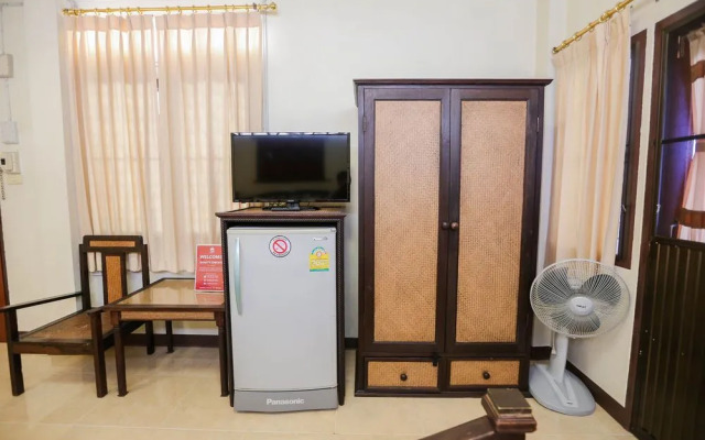 ZEN Rooms Sripoom Soi 1