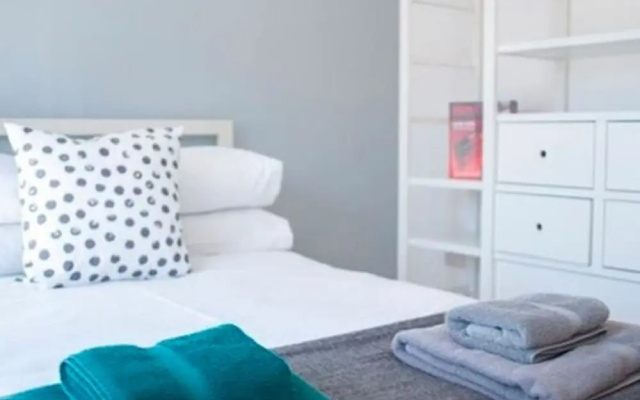 Plush Holiday Home in Gloucester Near Museum and Cathedral