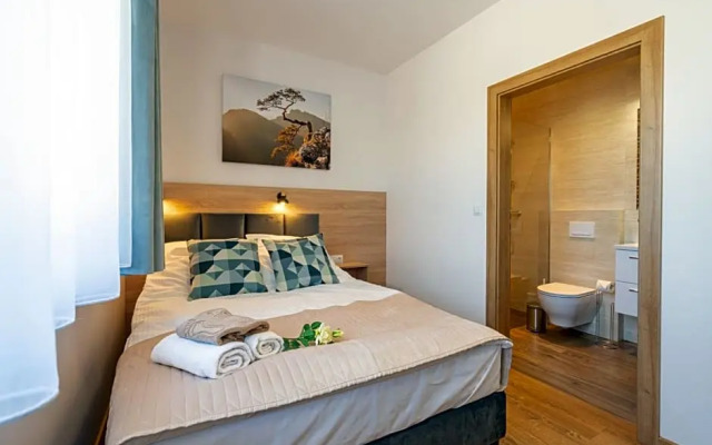 Happy Hostel & Apartments
