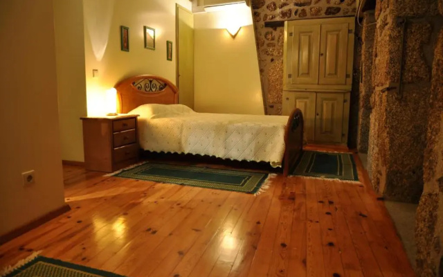 Casa do Meio da Vila