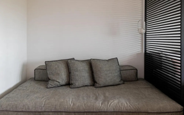 Earth Boutique Apartments Next to Stavros Niarchos