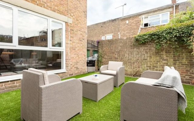 The Century Chalet - Contemporary 2bdr with Parking