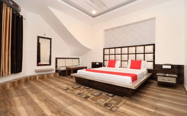 Unique House by OYO Rooms
