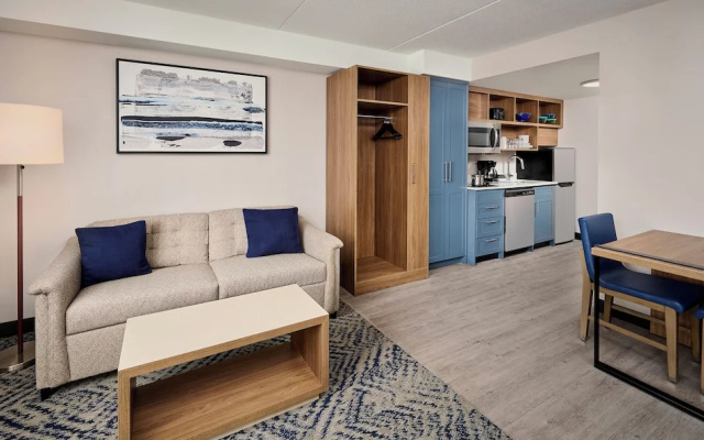 Candlewood Suites Burlington Conference Centre by IHG