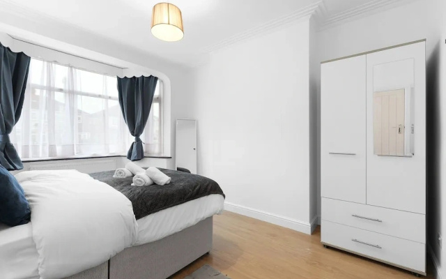 Spacious 4 Bed Semi-Detached Hse