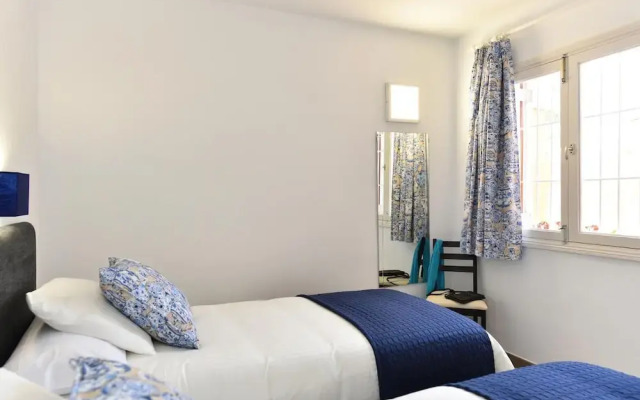 Bungalow in Maspalomas Near Beaches & Pool