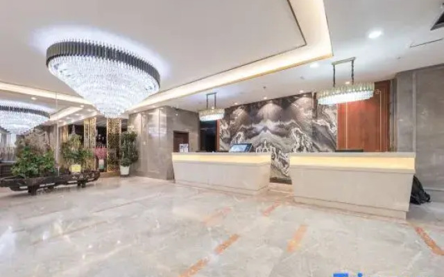 Starway Hotel (Delingha Road Chengdong Wanda Plaza)