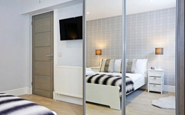 Modern, Stylish Apt. in Excellent Central Location