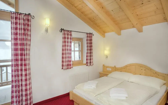 Chalet in Konigsleiten Near Ski Bus & Pool