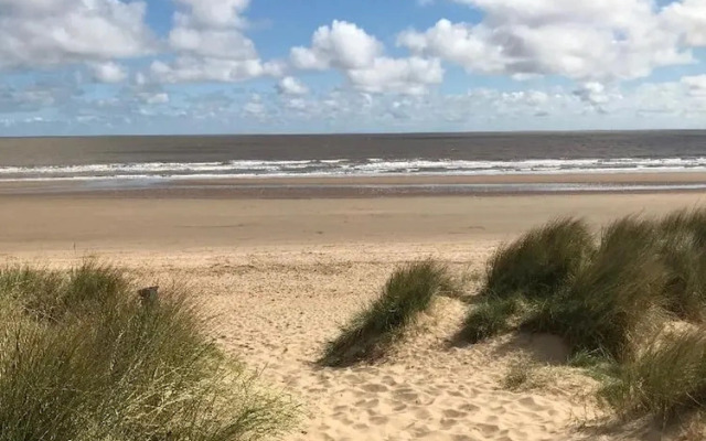 Caravan Sleeps 8 With Parking and Patio