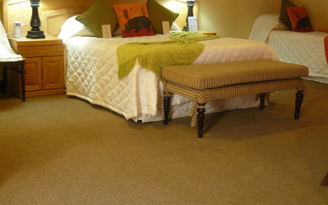 The Woodpecker Inn