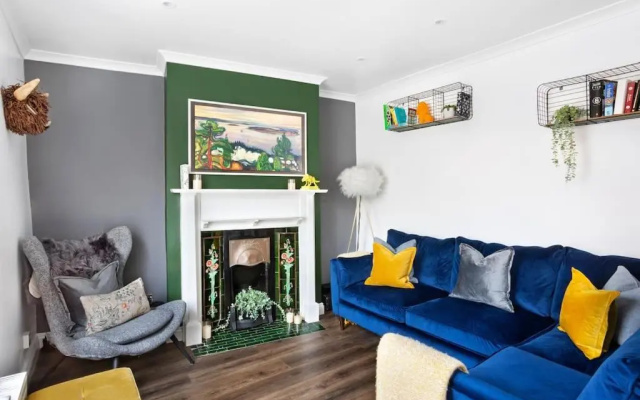 Stunning 4Bed Townhouse by HIC & Trendy Kings Quarter!