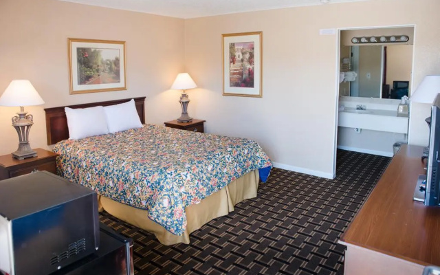 Grand View Plaza Inn & Suites