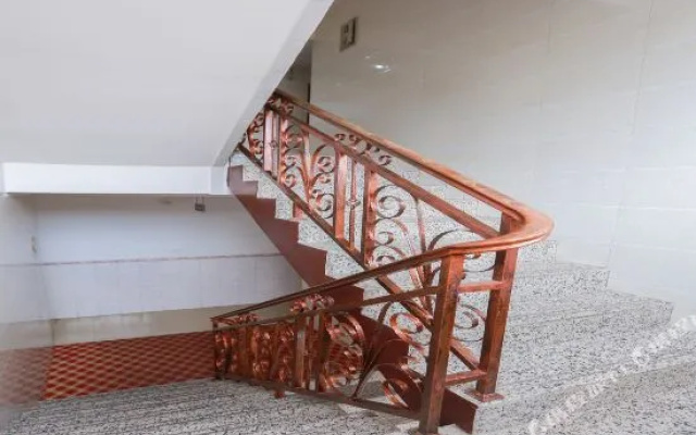 Shuanghong Hotel