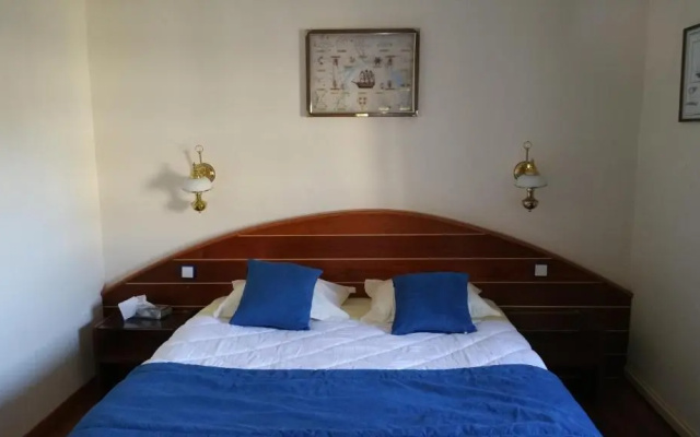 Hotel De La Mer