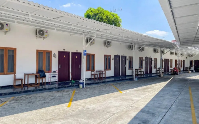RedDoorz Plus near Alun Alun Kota Blora