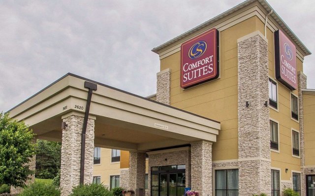 Comfort Suites Hudson I-94 in Hudson, United States of America from 136$, photos, reviews - zenhotels.com hotel front