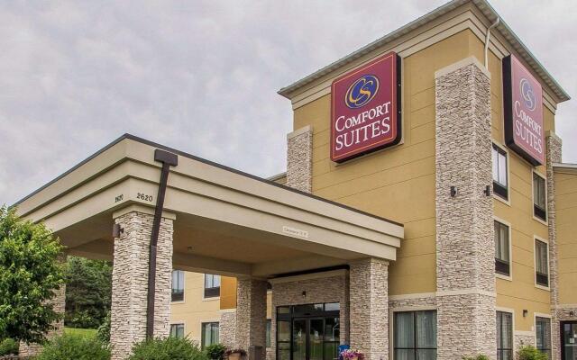 Comfort Suites Hudson I-94 in Hudson, United States of America from 133$, photos, reviews - zenhotels.com hotel front