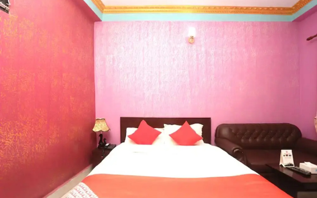 OYO 711 Hotel Mustang Plaza