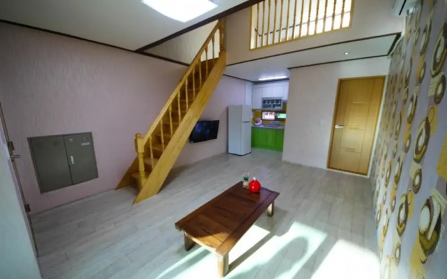 Suncheon Bay Baramuieondeok Pension(순천 순천만바람의언덕펜션)