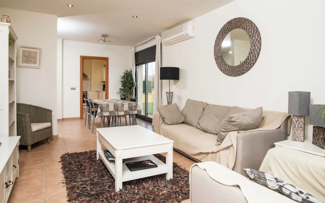 Cozy Holiday Home in Urbanització Bon Relax With Pool