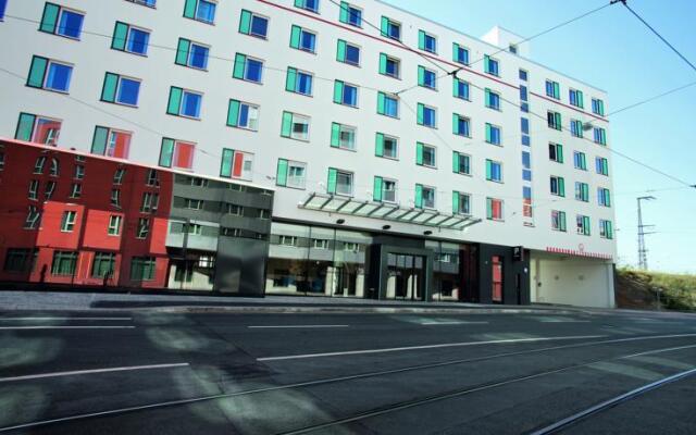 Отель Motel One Nürnberg-City Германия, Нюрнберг - 1 отзыв об отеле, цены и фото номеров - забронировать отель Motel One Nürnberg-City онлайн вид на фасад