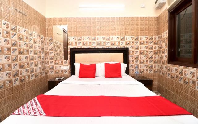 OYO 35497 Hotel Kapoor Residency