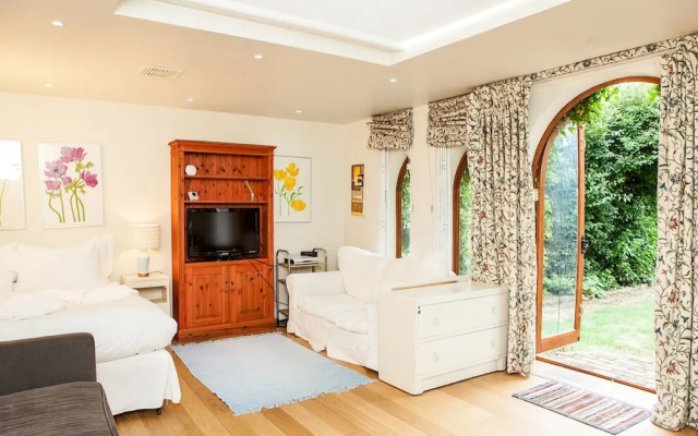 Charming Garden Studio in Shepherd's Bush