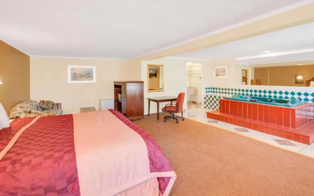Rodeway Inn & Suites Saginaw I-675