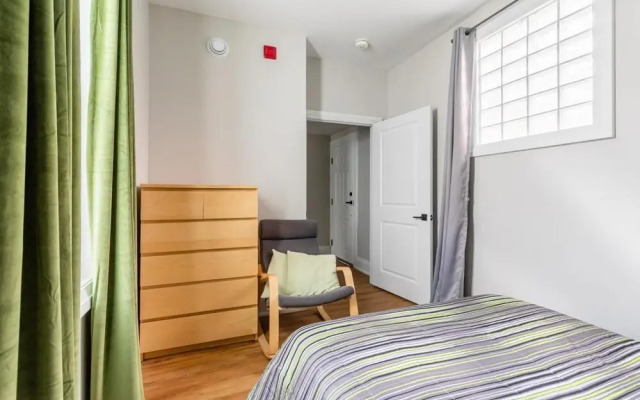 Stylish 2Br Apartment in the Heart of Hamilton 2