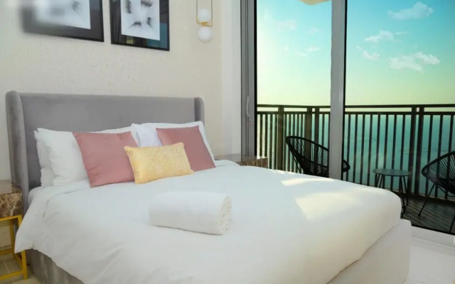 Luxe High Floor Full Seaview