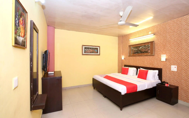 OYO 11912 Hotel Nav Classic