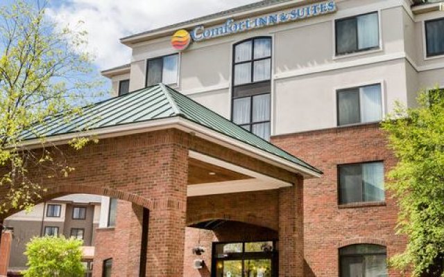 Comfort Inn & Suites in South Burlington, United States of America from 285$, photos, reviews - zenhotels.com hotel front