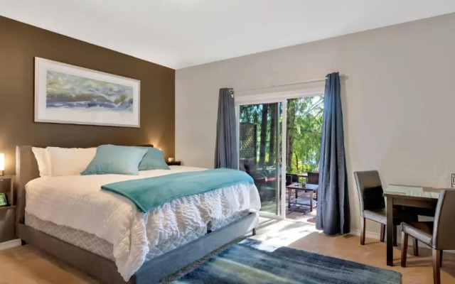 Willow Suite Lakeside Retreat
