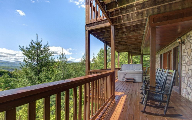Eagles Point Lodge by Jackson Mountain Rentals