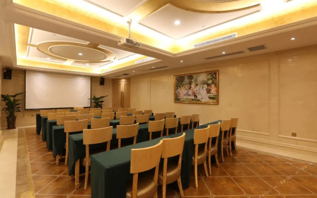 Vienna Hotel (Chongqing Jiefangbei Hongyadong Branch)