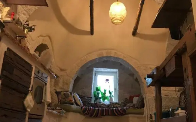 Trullo Trelisa..with private garden, near Alberobello