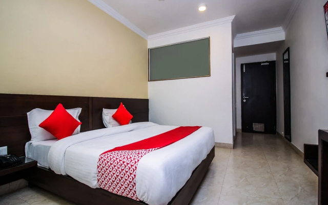 OYO 18849 Hotel Raj Shikhar