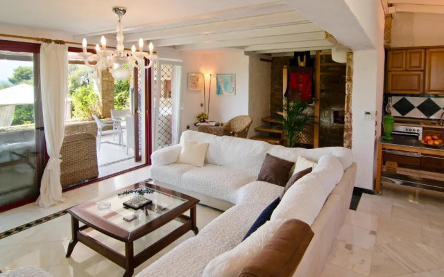Maria Elena Villas III