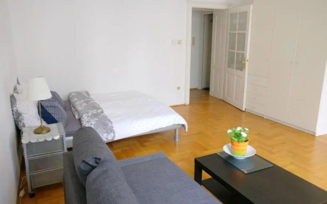 Stylish & Central by JR City Apartments