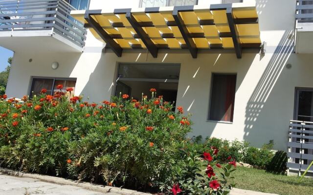 Отель Aparthotel Vila Tufi Албания, Шенджин - отзывы, цены и фото номеров - забронировать отель Aparthotel Vila Tufi онлайн вид на фасад
