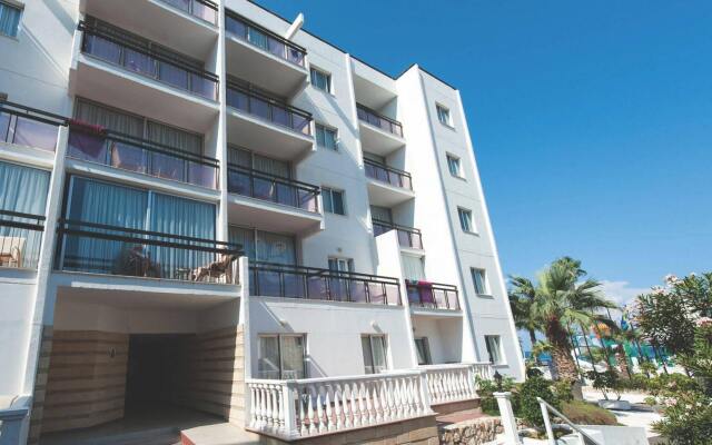 Marlita Beach Hotel Apartments Протарас вид на фасад